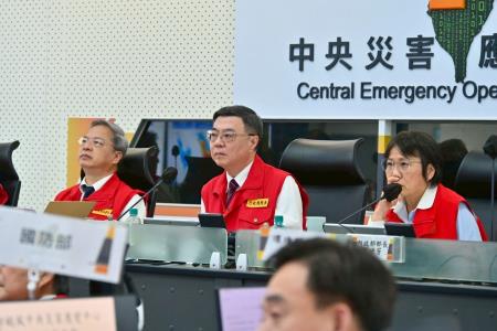 2025年8月12日行政院長卓榮泰視導楊柳颱風中央災害應變中心第三次工作會報