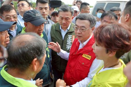 2025年7月15日行政院長卓榮泰視察臺南將軍區災損情形