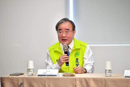 2025年7月5日行政院長卓榮泰視察斗南鎮農會精米工場公糧儲備情形-4