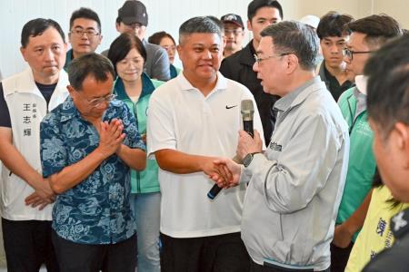 2025年8月16日行政院長卓榮泰視察臺東縣臺東市農業設施損壞情形