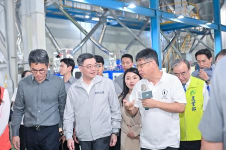 2025年7月5日行政院長卓榮泰視察斗南鎮農會精米工場公糧儲備情形-6