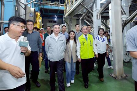 2025年7月5日行政院長卓榮泰視察斗南鎮農會精米工場公糧儲備情形-1