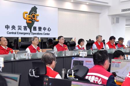 2025年7月6日行政院長卓榮泰視導丹娜絲颱風中央災害應變中心。