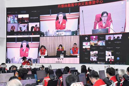 2025年7月6日行政院長卓榮泰視導丹娜絲颱風中央災害應變中心。
