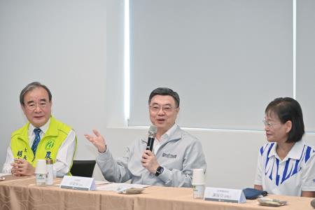 2025年7月5日行政院長卓榮泰視察斗南鎮農會精米工場公糧儲備情形-3