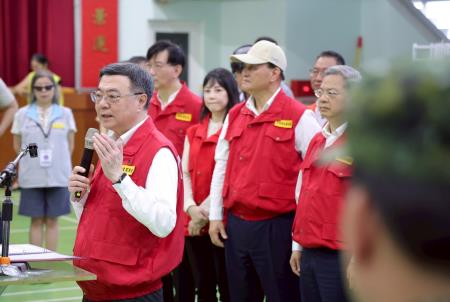 2025年7月15日行政院長卓榮泰出席「2025城鎮韌性（全民防衛動員）演習」臺中場次（急救站及救濟站作業演練）