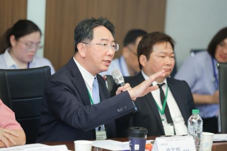2025年8月14日行政院長卓榮泰參訪慶鴻機電並與機械（含工具機）業者交流座談會　共15張