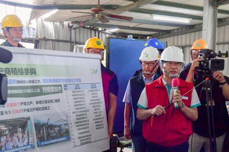2025年8月4日行政院長卓榮泰視察臺南市柳營區災區房屋修繕重建情形　共7張