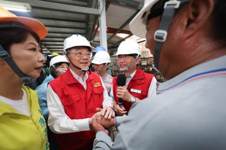 2025年8月4日行政院長卓榮泰視察臺南市柳營區災區房屋修繕重建情形　共7張