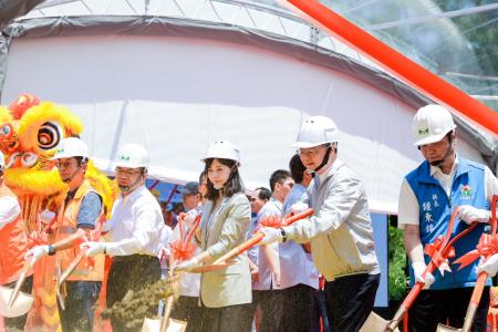 2025年8月18日行政院長卓榮泰出席國道1號增設造橋交流道工程祈福動土典禮。　共7張