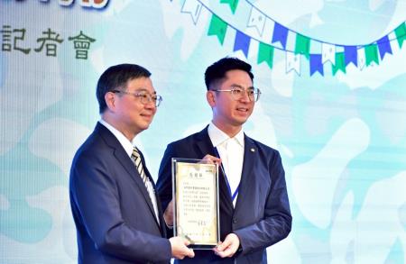 2025年8月6日行政院長卓榮泰出席「114年軍人節敬軍記者會」　共6張