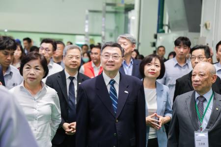 2025年8月14日行政院長卓榮泰參訪慶鴻機電並與機械（含工具機）業者交流座談會　共15張