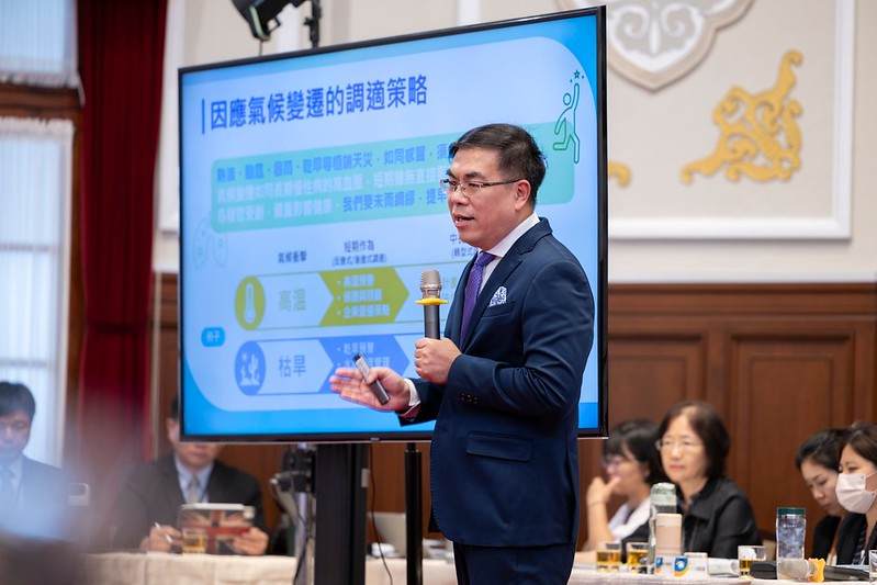 環境部彭啓明部長報告「氣候變遷對全球及臺灣的影響衝擊評估」
