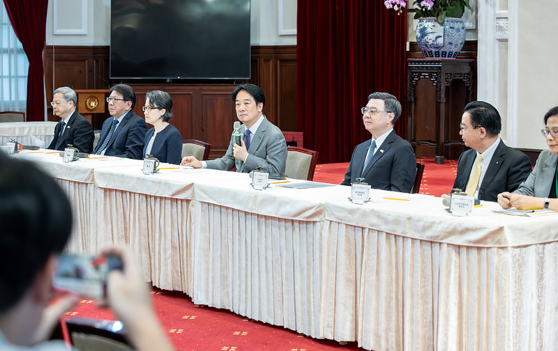 總統向國人說明與美談判已經完成技術性磋商，但因為最終總結會議尚未進行，所以20%為暫時性關稅，後續仍會持續爭取更有利、更合理的稅率，美國政府也表達意願與臺灣再進行談判