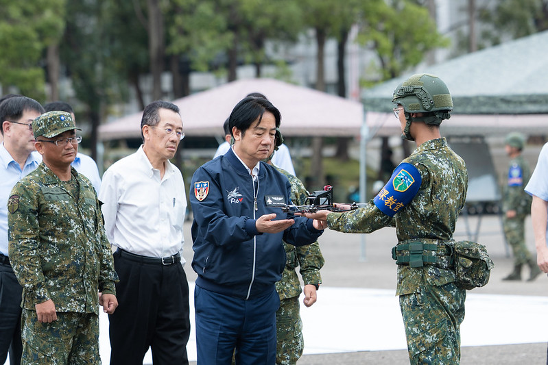 秋節將屆，賴清德總統今（26）日下午前往嘉義勗勉「陸軍步兵257旅」、「陸軍機步234旅聯兵1營」及「空軍第四聯隊」