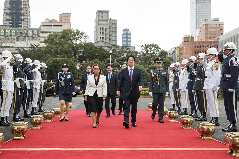 賴清德總統今（3）日上午以隆重軍禮歡迎馬紹爾群島共和國總統海妮（Hilda C. Heine）伉儷