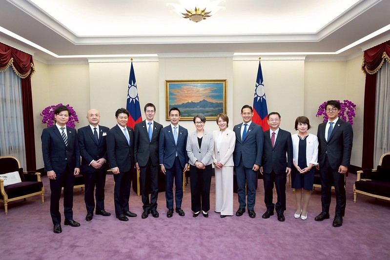 <p>副總統與「日本自民黨青年局幹部訪臺團」合影</p>