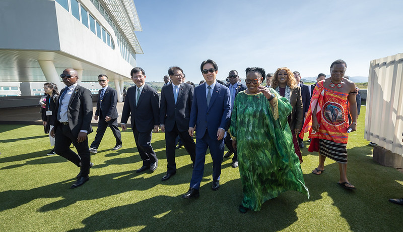 賴清德總統出訪史瓦帝尼，於當地時間3日上午（臺北時間同日下午）前往王家科技園區（Royal Science and Technology Park），聽取「戰略儲油槽」及「台灣產業創新園區」（TIIP）簡報