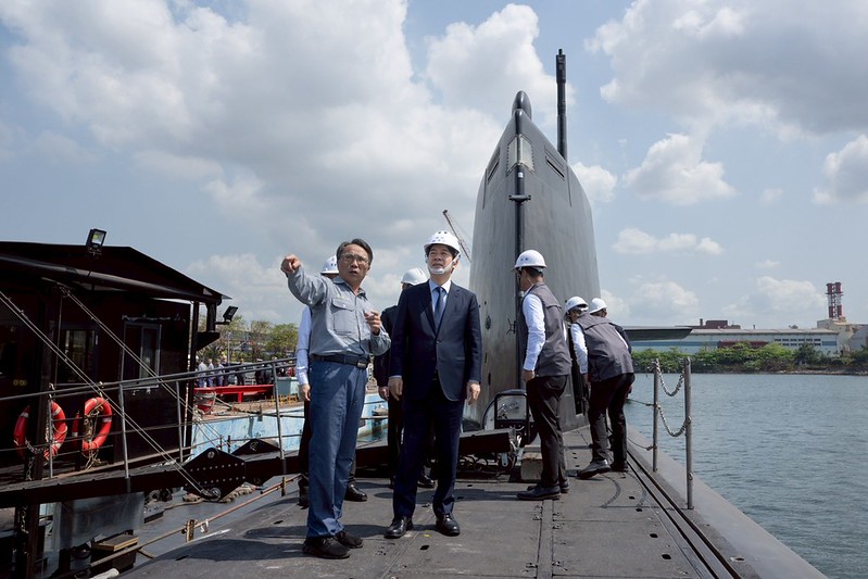 賴清德總統今（19）日上午前往高雄視導「海昌計畫」、「海軍大氣海洋局」及「海軍256戰隊」