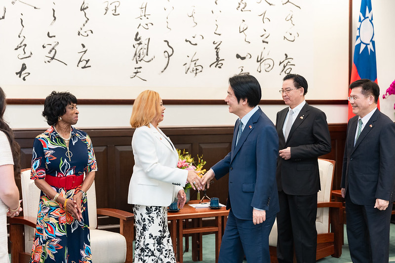 賴清德總統今（18）日下午接見美國聯邦眾議院「國會非裔議員連線」副主席麥珂貝（Lucy McBath）訪問團
