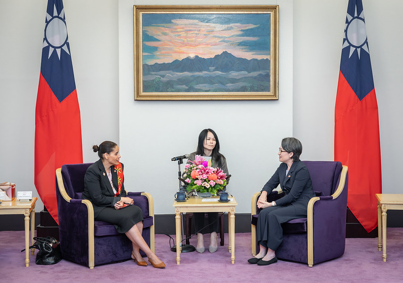 蕭美琴副總統今（12）日上午接見「法國國民議會外交委員會書記游蘇法（Estelle Youssouffa）訪團」