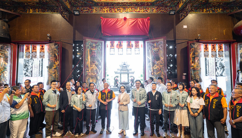 蕭美琴副總統今（23）日下午前往高雄本館龍池宮參拜祈福，祈求保佑臺灣風調雨順、國泰民安